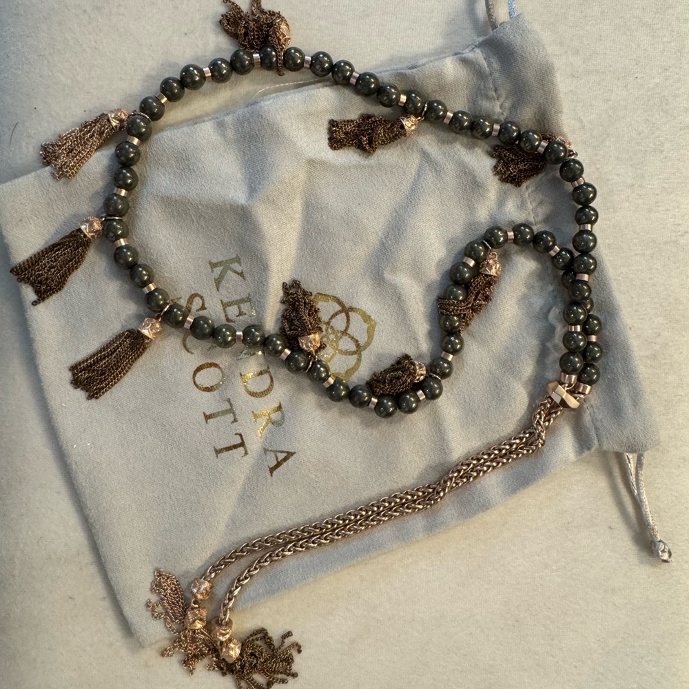 Kendra Scott Vanina necklace in rose gold pyrite